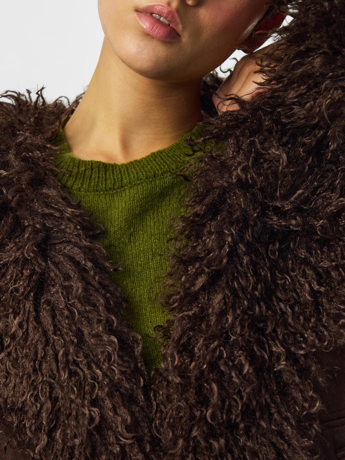 model_shot-detail